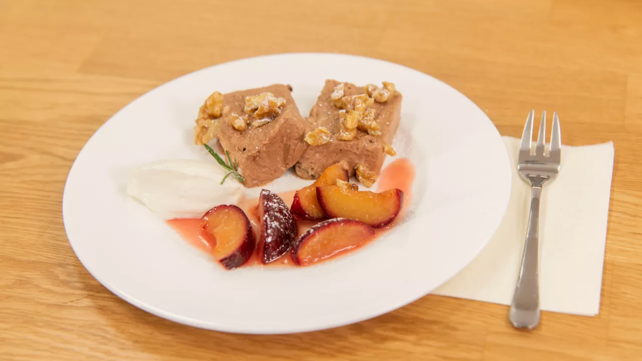 Nougat-Parfait mit Honignüssen