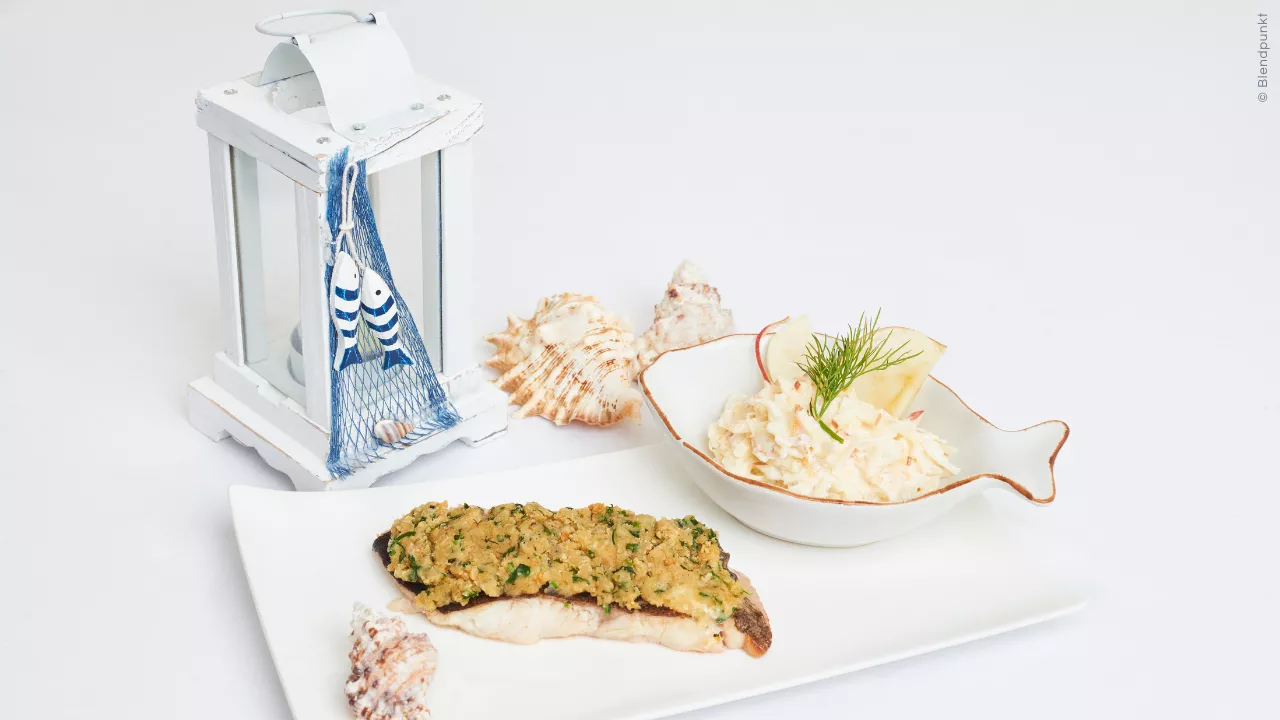 Karpfenfilet mit Kräuterkruste und Selleriesalat