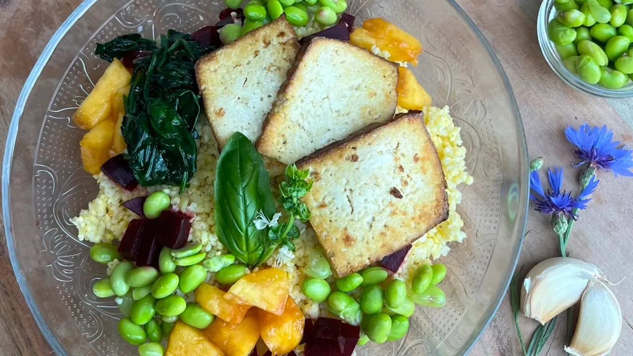 Hirse-Tofu-Bowl