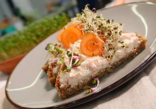 Leichte Snackidee für den Sport - Vollkornbrot mit Karotten-Apfel-Nussaufstrich 