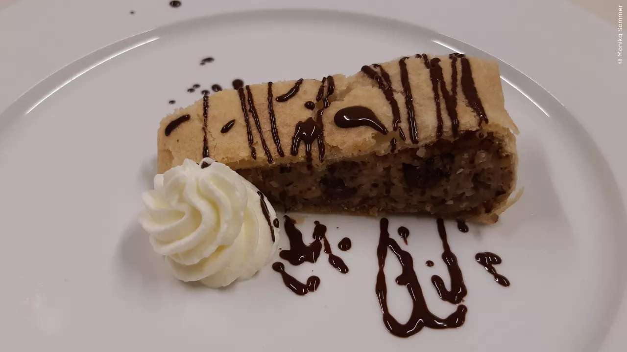 Haselnussstrudel